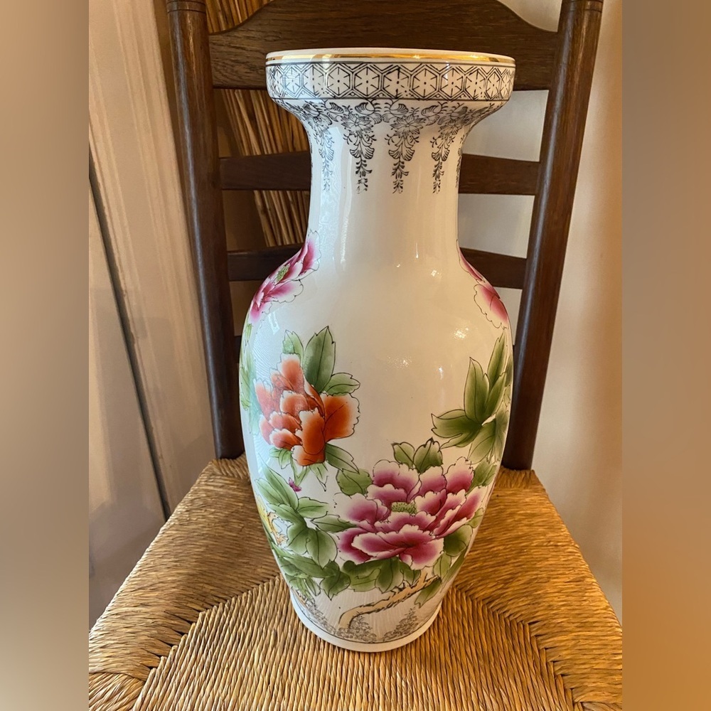 Vintage Chinese Porcelain Vase Floral Chinoiserie Zhongguo Jingdezhen Zhi